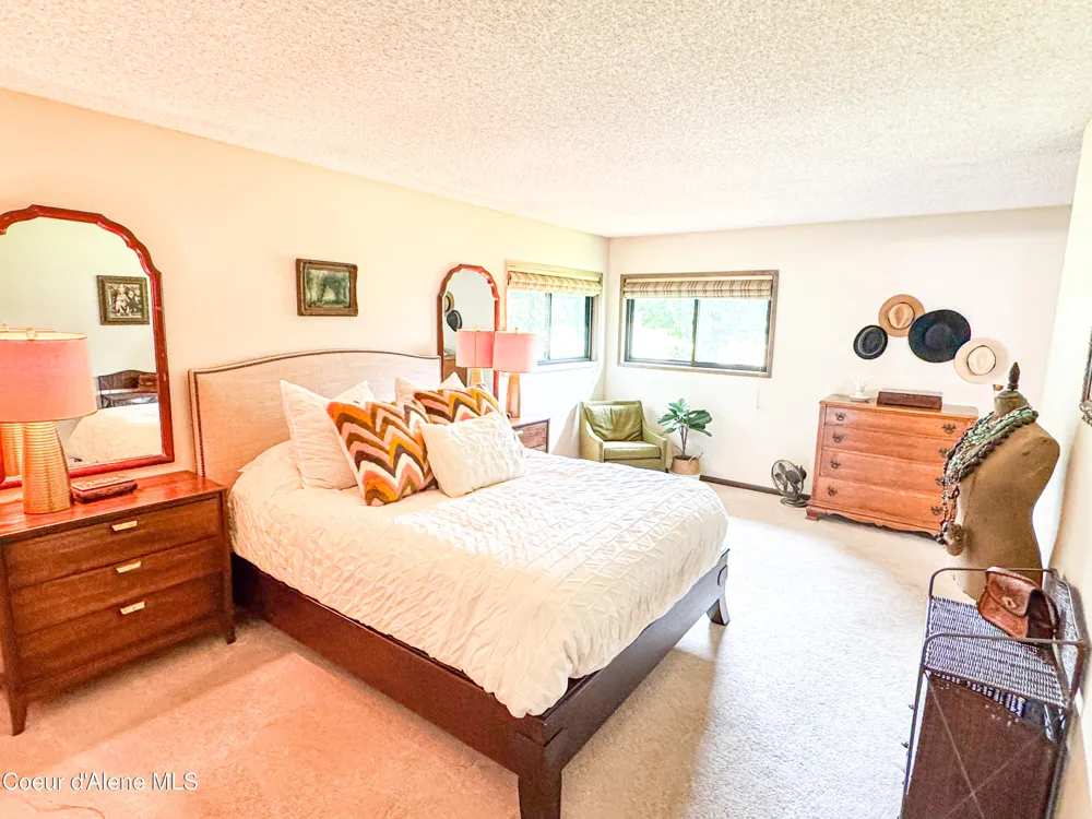 9481 Chateaux Drive Hayden, ID 83835