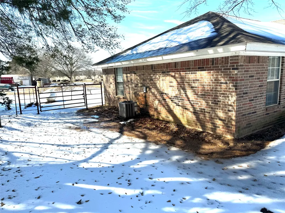 205 County Road 1135 Ravenna, TX 75476