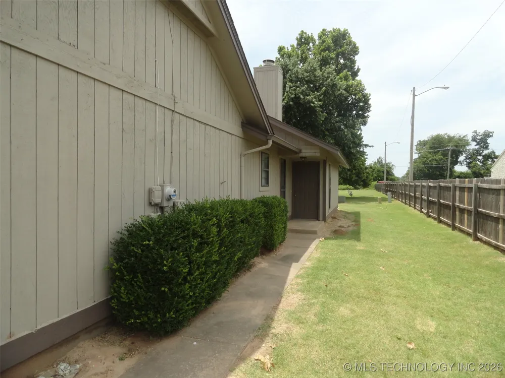 7302 S St Louis Avenue