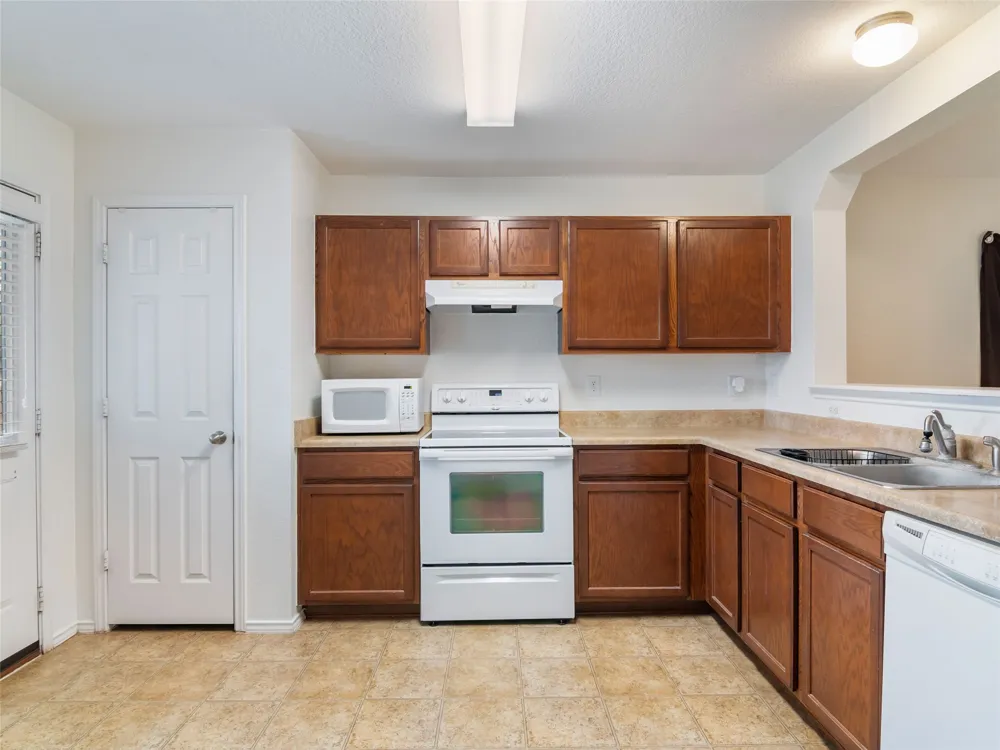 244 Cactus Patch Selma, TX 78154