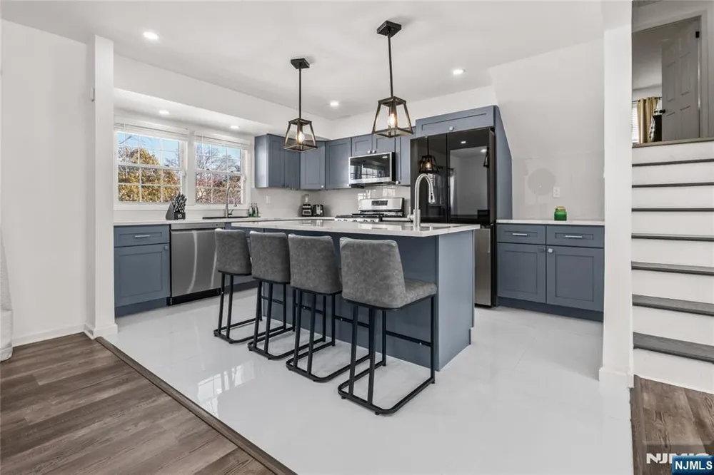 2273 Balmoral Avenue