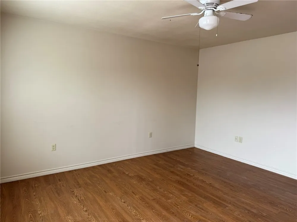 310 S Hermann Avenue Three Rivers, TX 78071