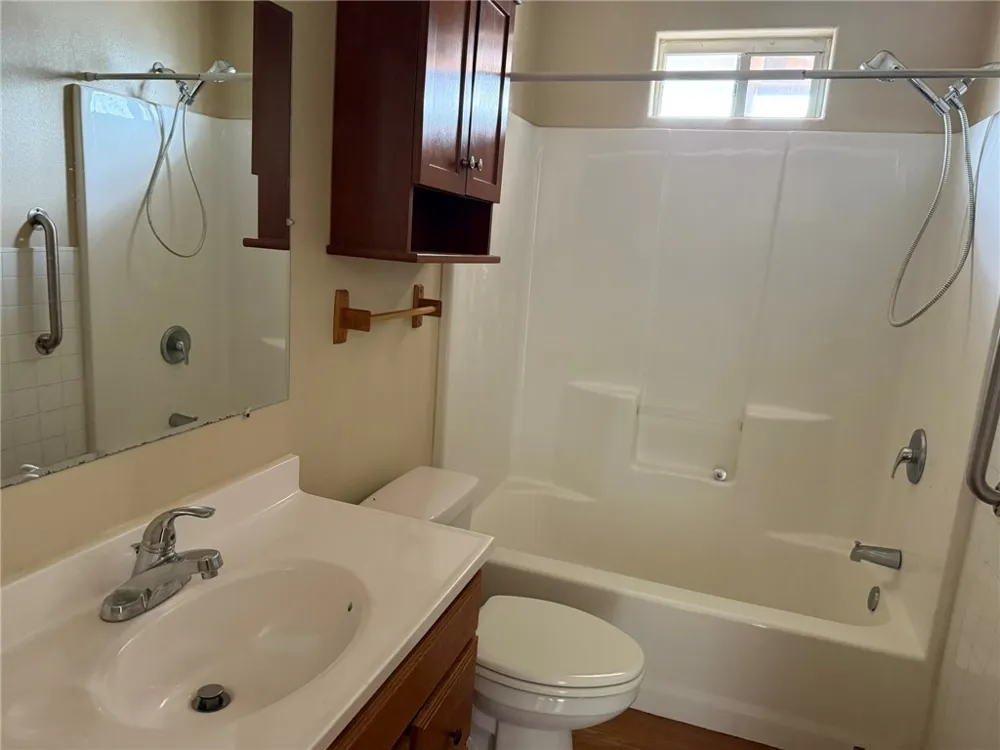310 S Hermann Avenue Three Rivers, TX 78071