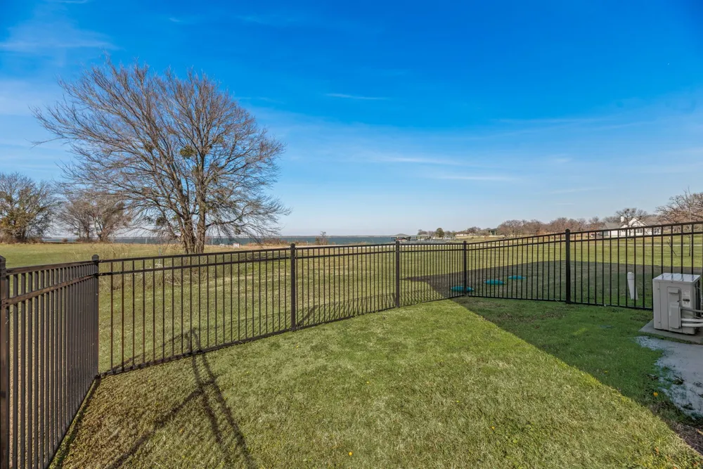 3016 Lake Ridge Drive Streetman, TX 75859
