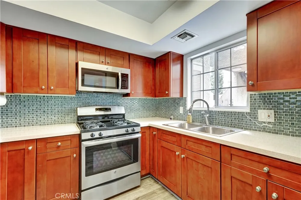 20155 Keswick #209 Winnetka, CA 91306