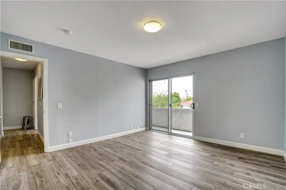 20155 Keswick #209 Winnetka, CA 91306