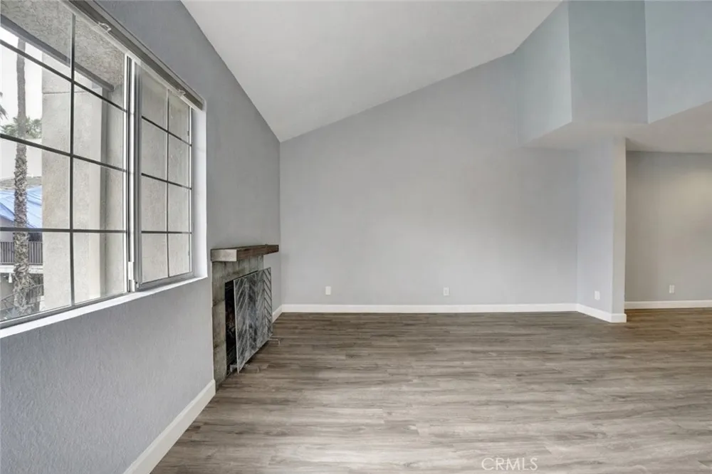 20155 Keswick #209 Winnetka, CA 91306