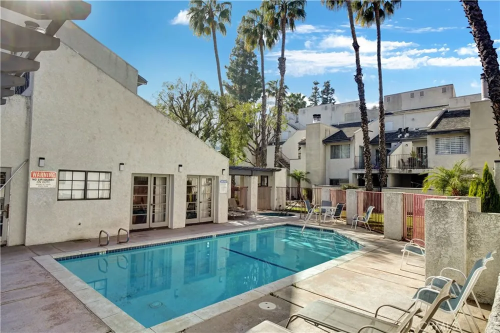 20155 Keswick #209 Winnetka, CA 91306