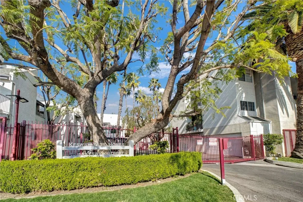 20155 Keswick #209 Winnetka, CA 91306