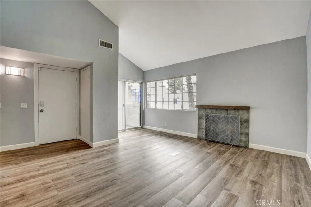 20155 Keswick #209 Winnetka, CA 91306
