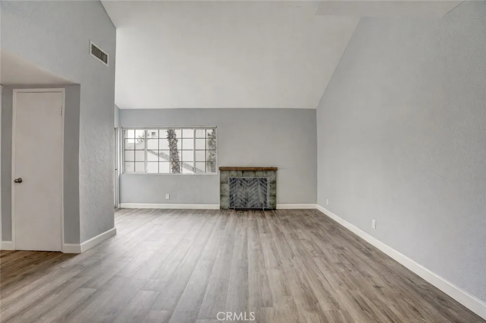 20155 Keswick #209 Winnetka, CA 91306