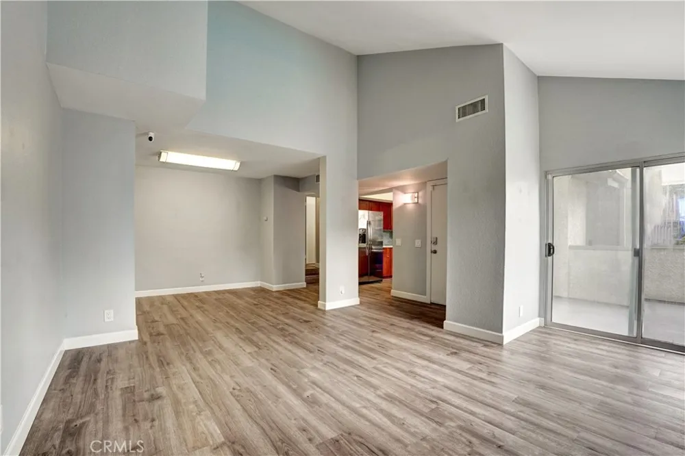 20155 Keswick #209 Winnetka, CA 91306