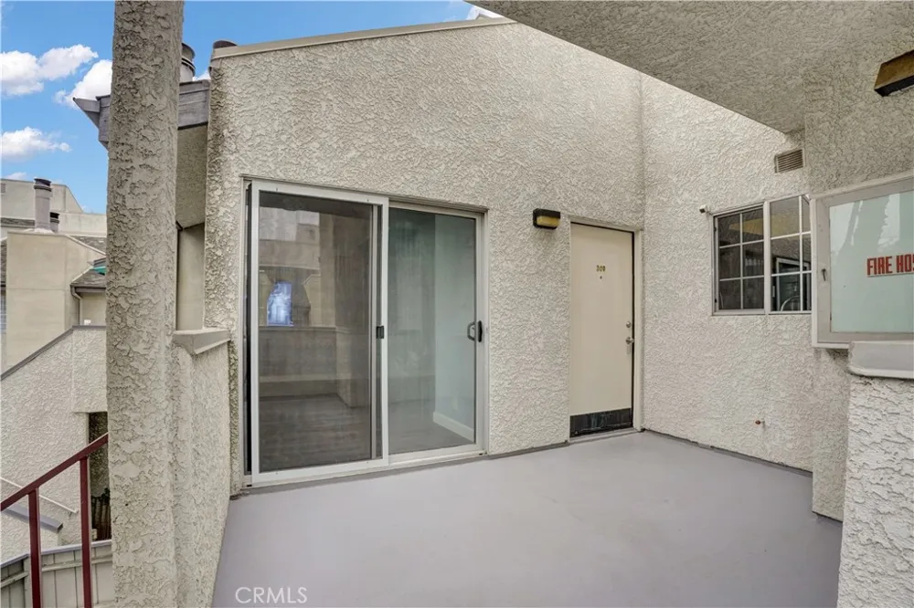20155 Keswick #209 Winnetka, CA 91306