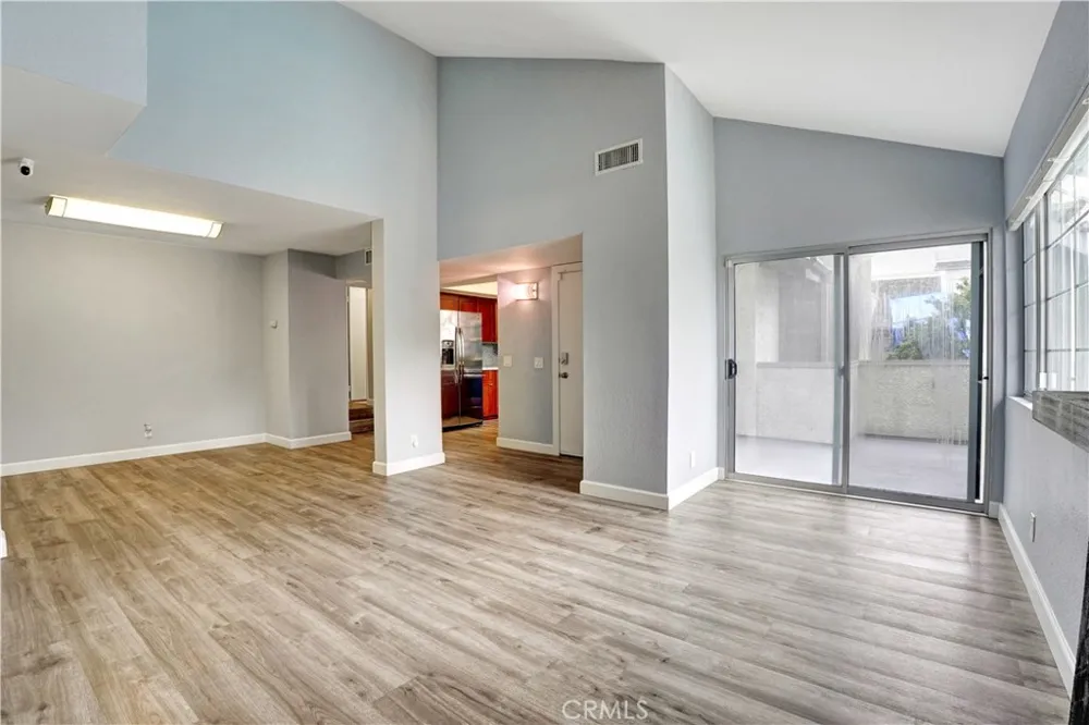 20155 Keswick #209 Winnetka, CA 91306