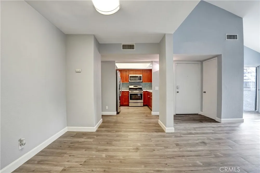 20155 Keswick #209 Winnetka, CA 91306