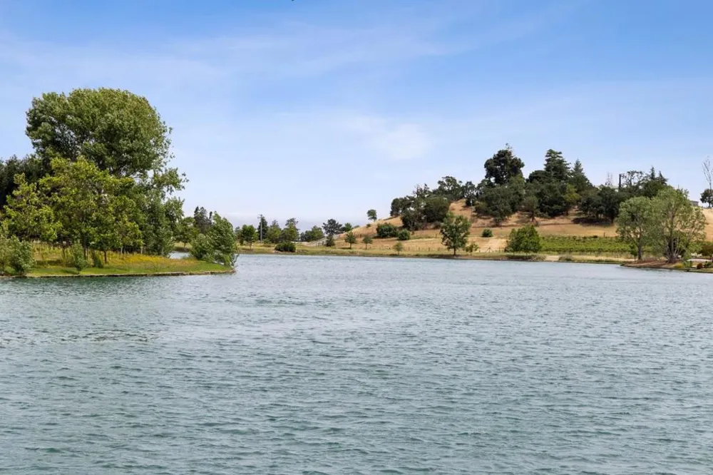 1450 Lakeview Court San Martin, CA 95046