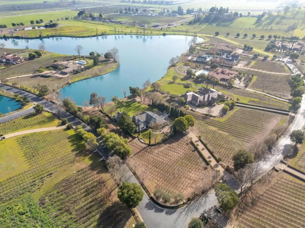 1450 Lakeview Court San Martin, CA 95046