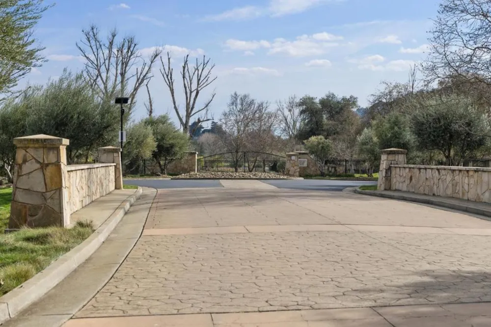 1450 Lakeview Court San Martin, CA 95046