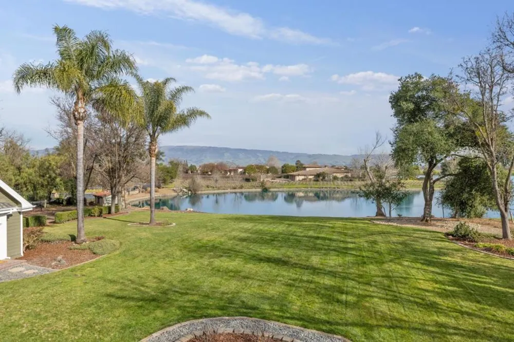1450 Lakeview Court San Martin, CA 95046