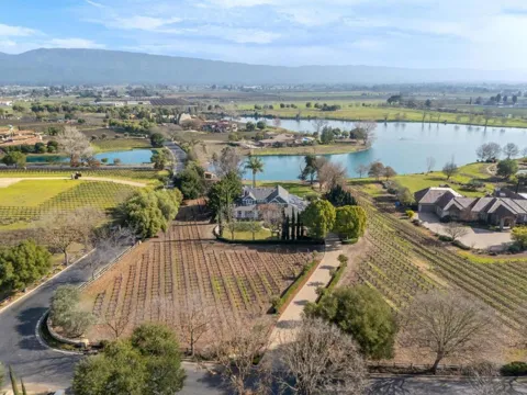 1450 Lakeview Court