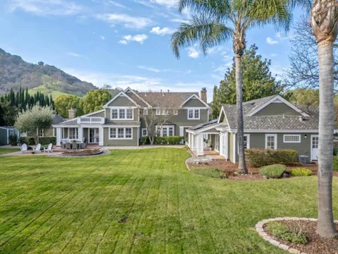 1450 Lakeview Court