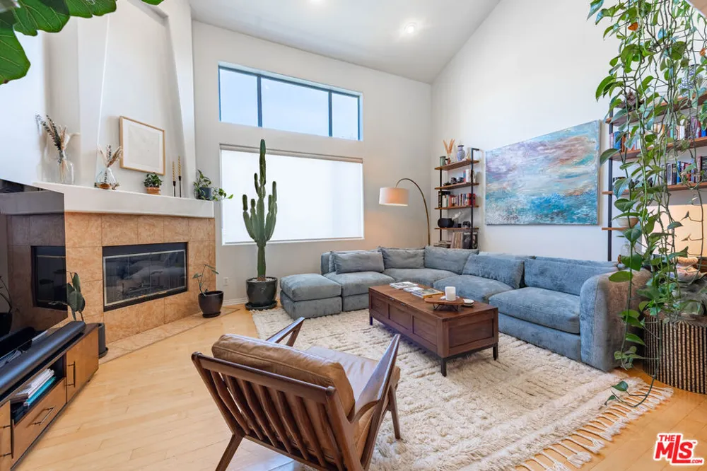 10924 Bloomfield Street #6