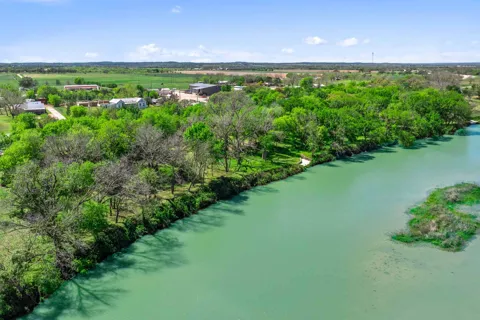 571 Ranch Road 1