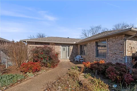 9 Clover Lane