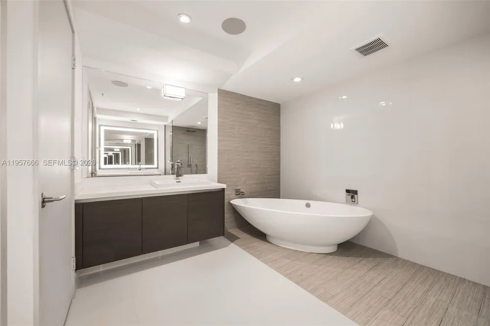 300 Sunny Isles Blvd #4-2202 Sunny Isles Beach, FL 33160