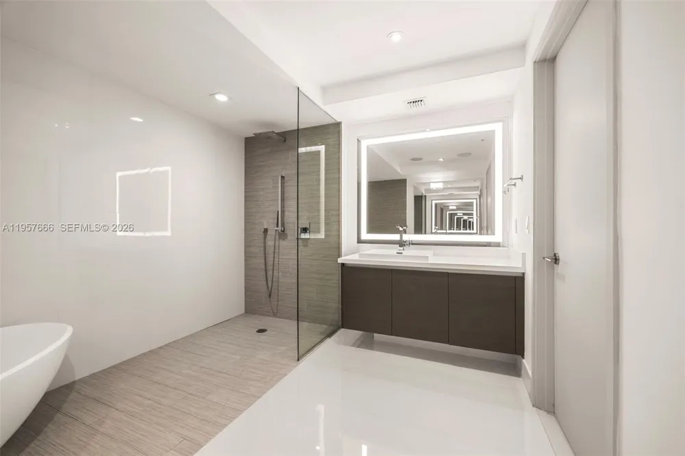 300 Sunny Isles Blvd #4-2202 Sunny Isles Beach, FL 33160