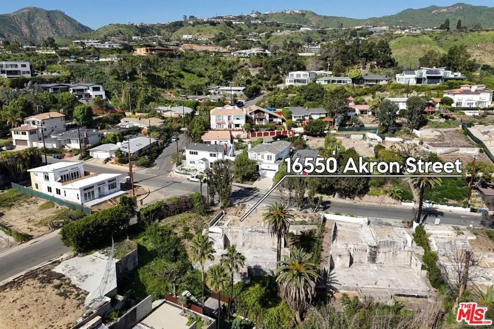 16550 Akron Street Pacific Palisades, CA 90272