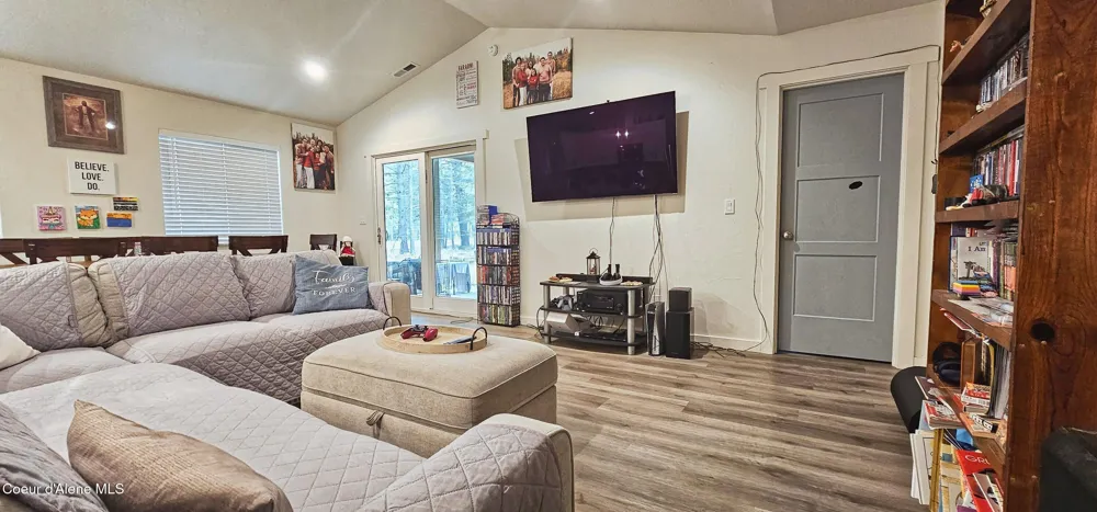 389 Hardy Loop Bonners Ferry, ID 83805