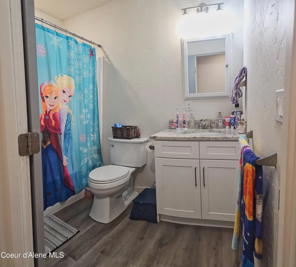 389 Hardy Loop Bonners Ferry, ID 83805
