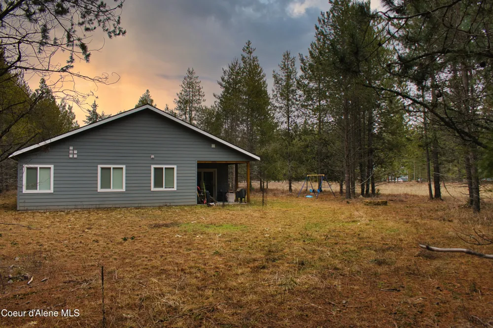 389 Hardy Loop Bonners Ferry, ID 83805