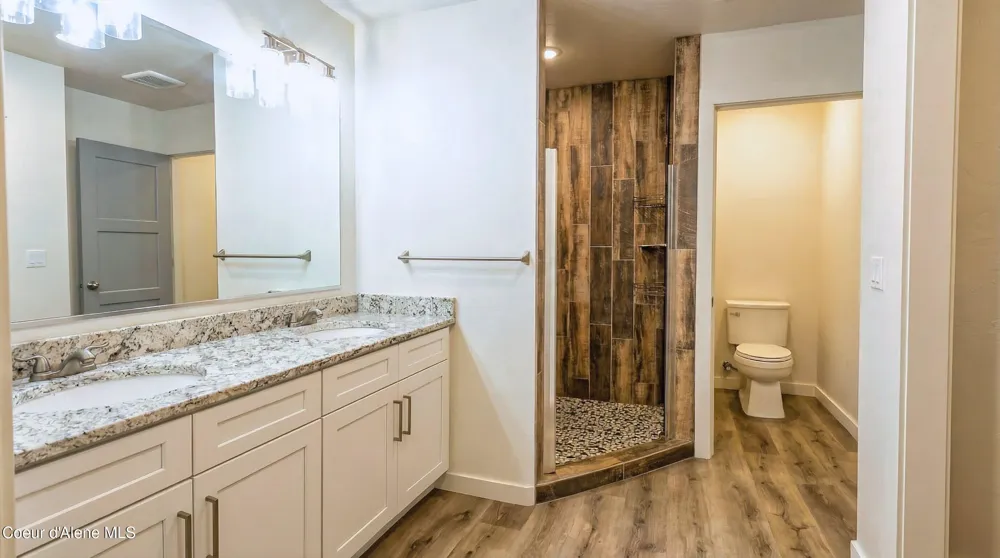 389 Hardy Loop Bonners Ferry, ID 83805