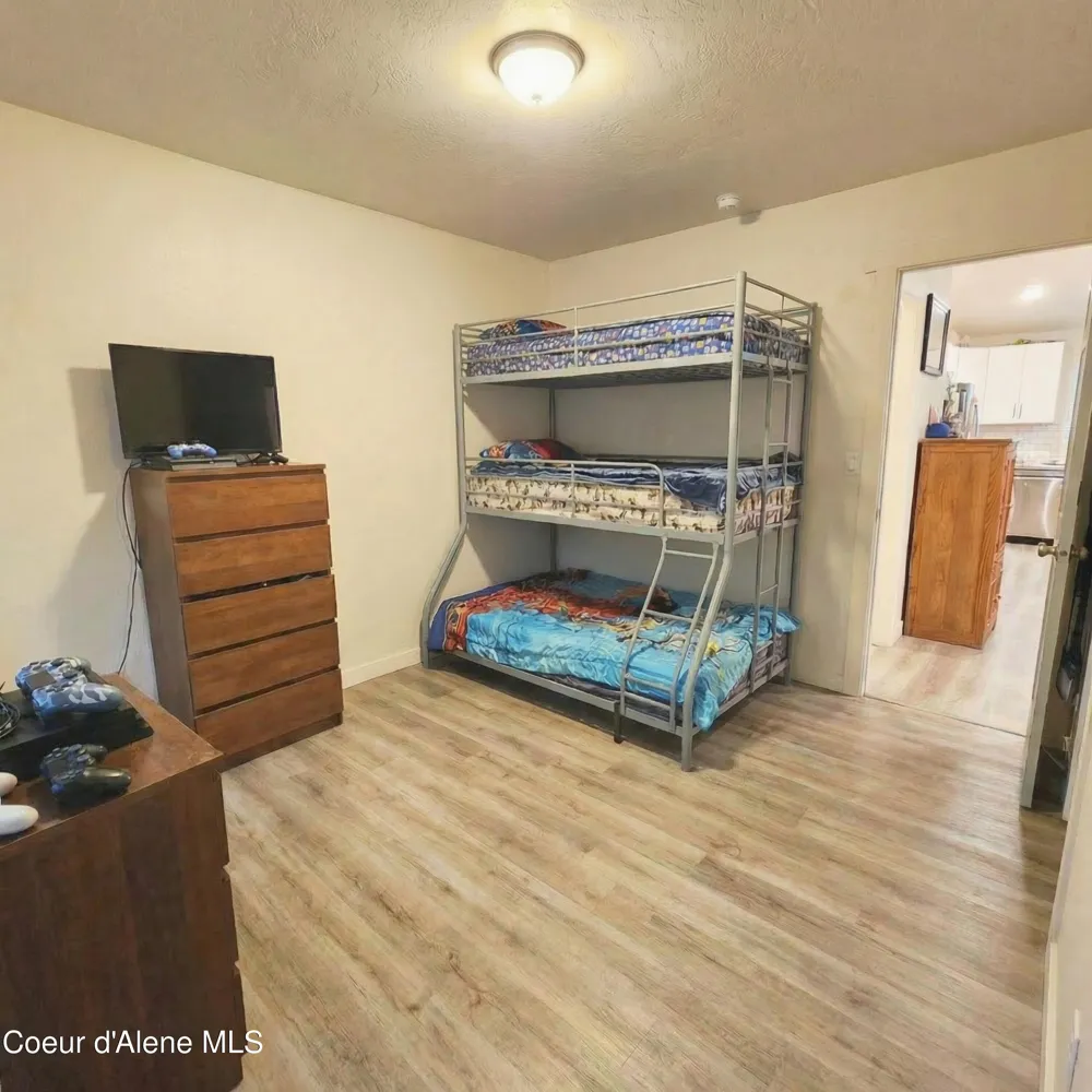 389 Hardy Loop Bonners Ferry, ID 83805