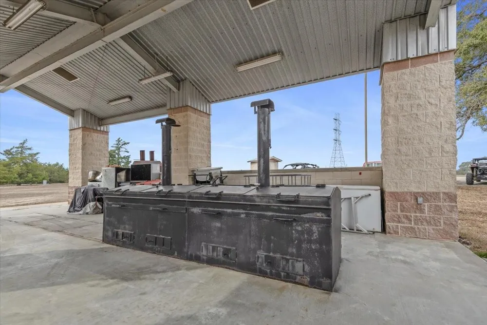 6116 E State Highway 71 La Grange, TX 78945