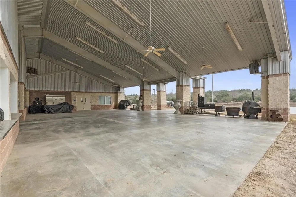 6116 E State Highway 71 La Grange, TX 78945