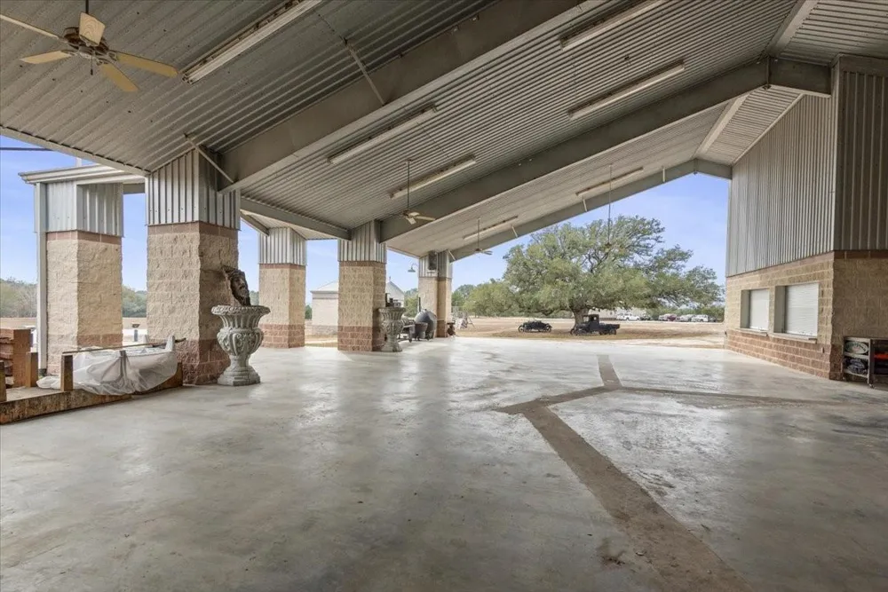 6116 E State Highway 71 La Grange, TX 78945