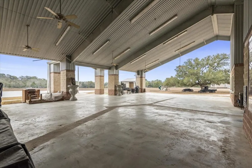 6116 E State Highway 71 La Grange, TX 78945