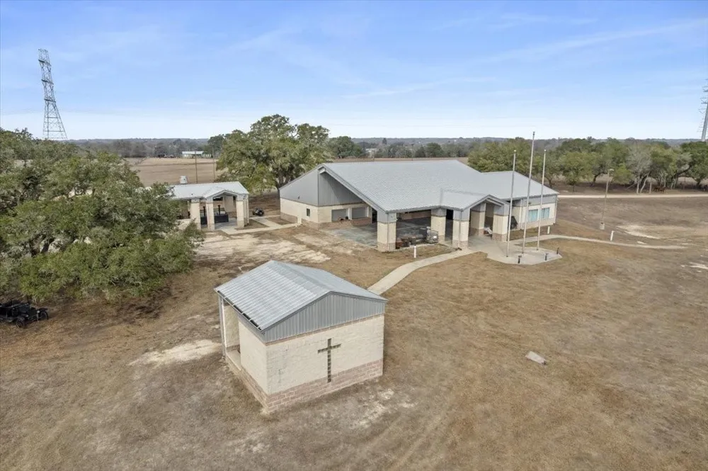 6116 E State Highway 71 La Grange, TX 78945