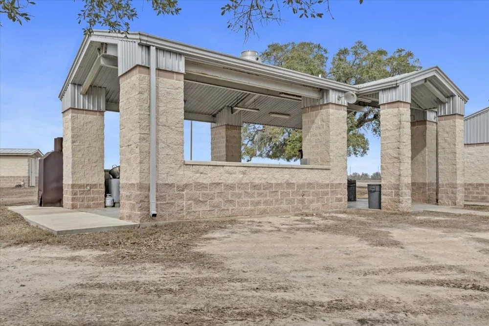 6116 E State Highway 71 La Grange, TX 78945