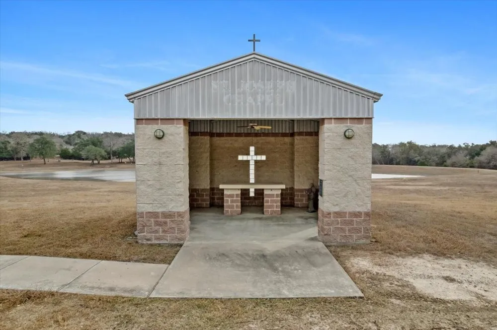 6116 E State Highway 71 La Grange, TX 78945