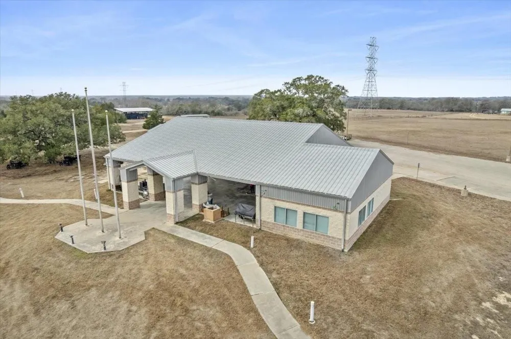 6116 E State Highway 71 La Grange, TX 78945