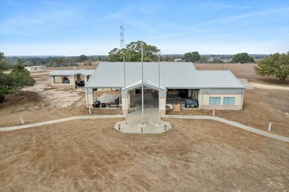 6116 E State Highway 71 La Grange, TX 78945
