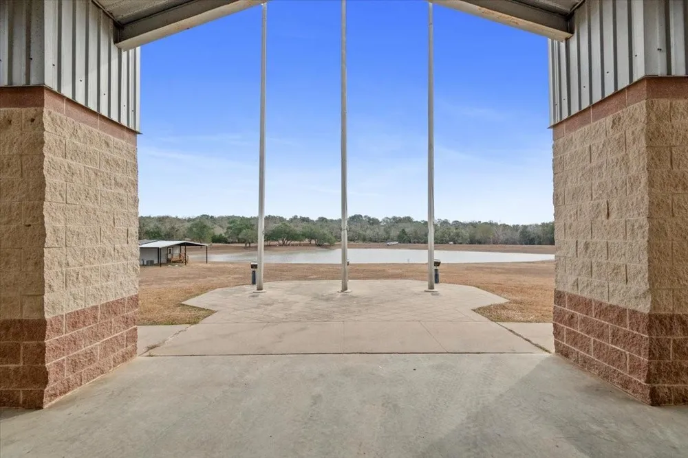 6116 E State Highway 71 La Grange, TX 78945