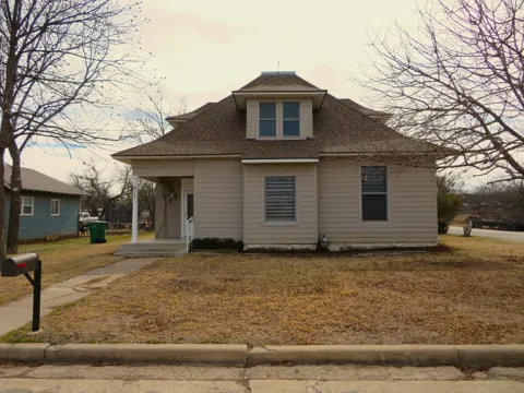 911 W Liveoak Street