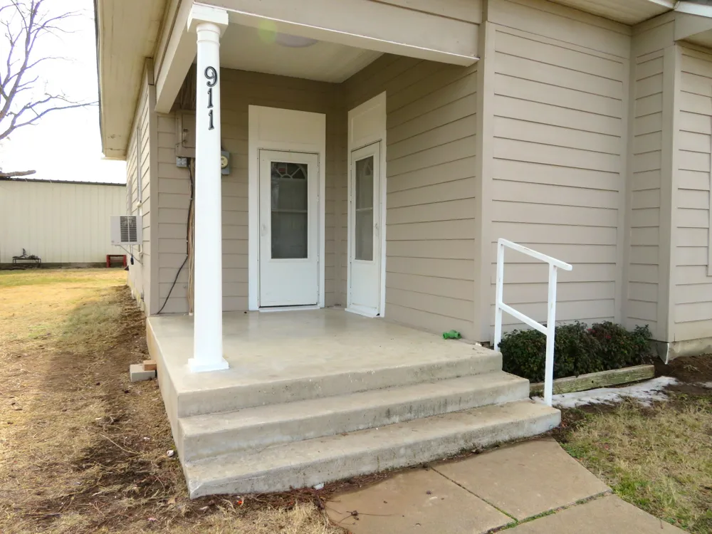 911 W Liveoak Street Coleman, TX 76834