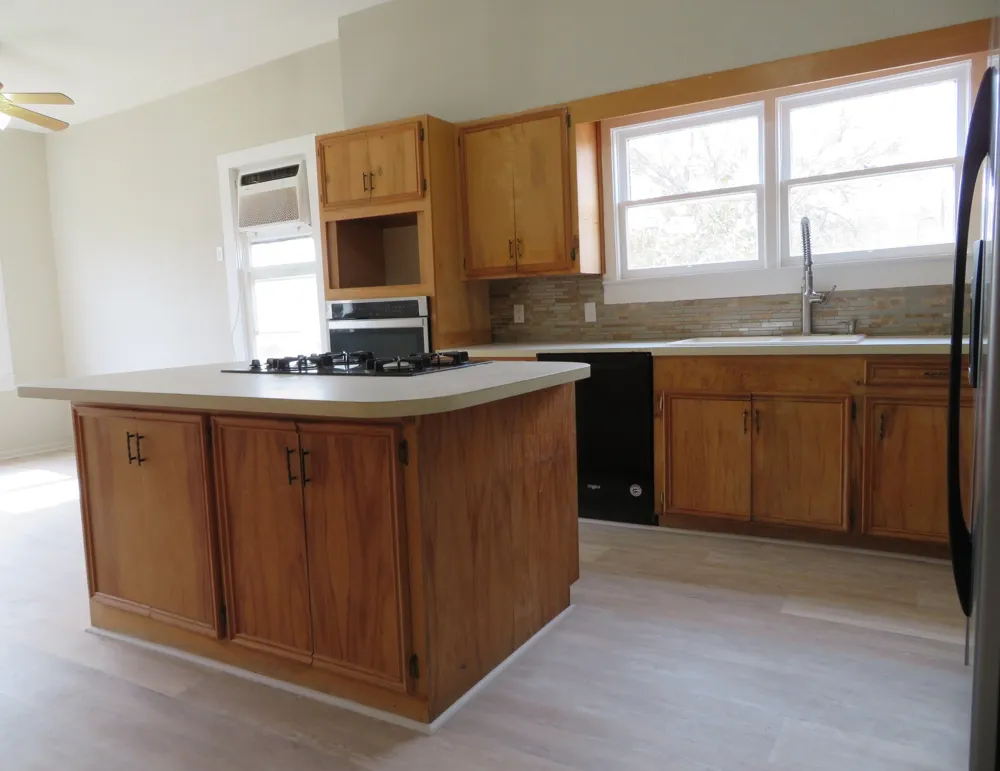 911 W Liveoak Street Coleman, TX 76834