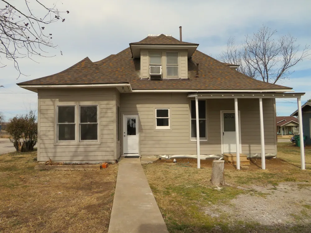 911 W Liveoak Street Coleman, TX 76834
